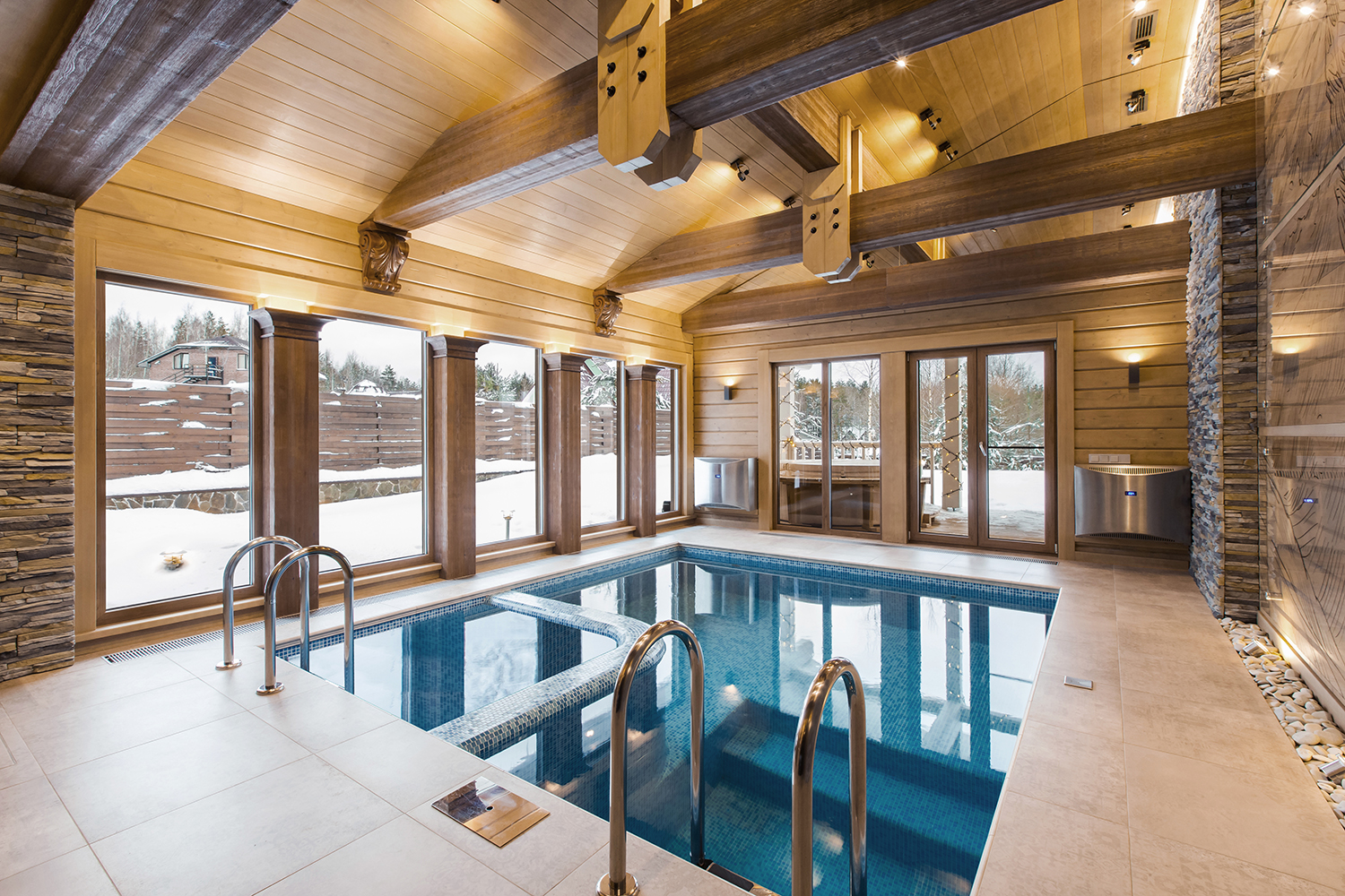 Фото интерьера, бассейн площадью 40 кв.м. в стиле Шале (Швейцария). Проект 13 - Охотничий дом, Автор проекта: Дизайнеры Наталия Сморгонская