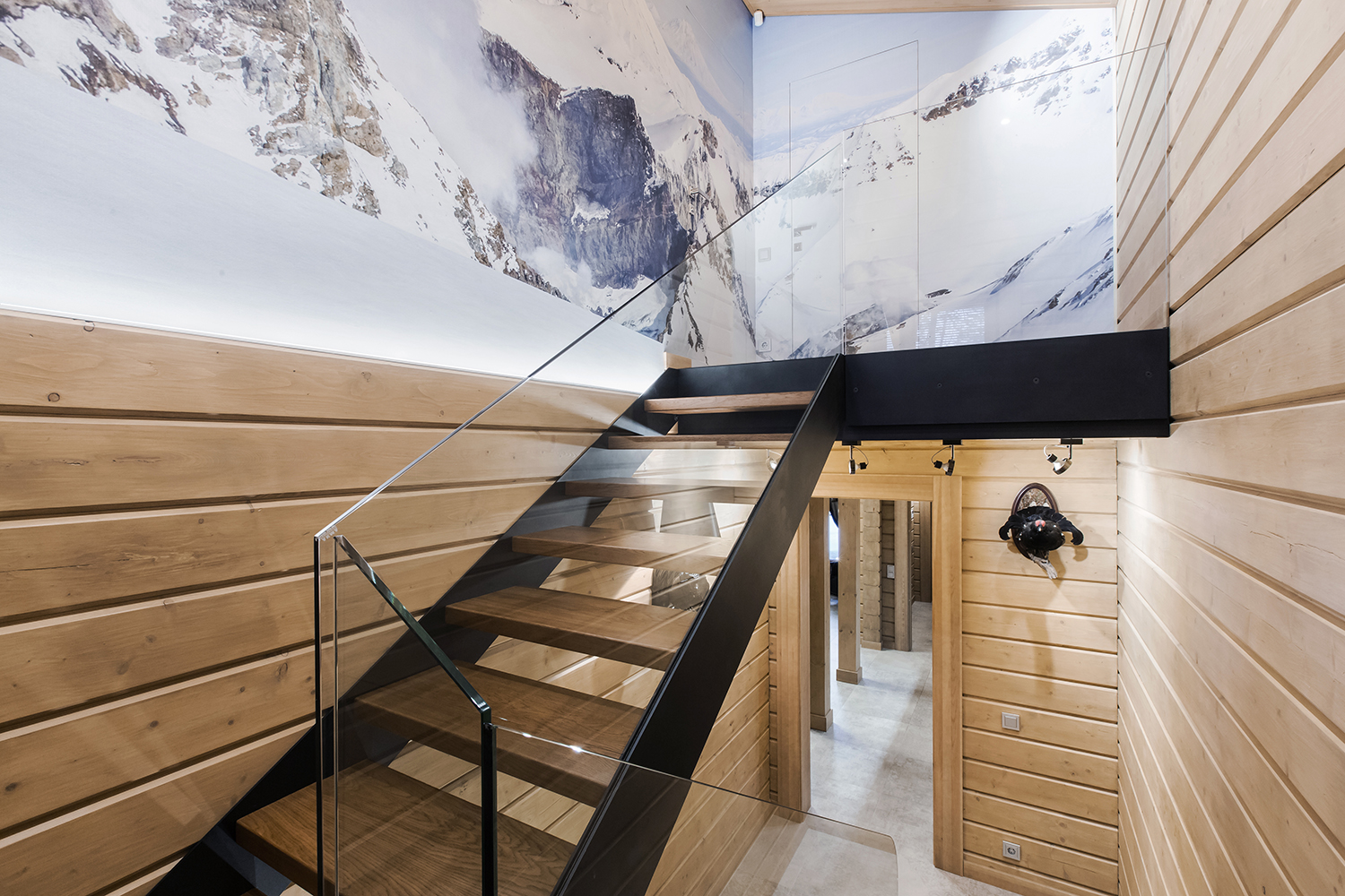 Фото интерьера, лестница площадью 9 кв.м. в стиле Шале (Швейцария). Проект 5 - Охотничий дом, Автор проекта: Дизайнеры Наталия Сморгонская