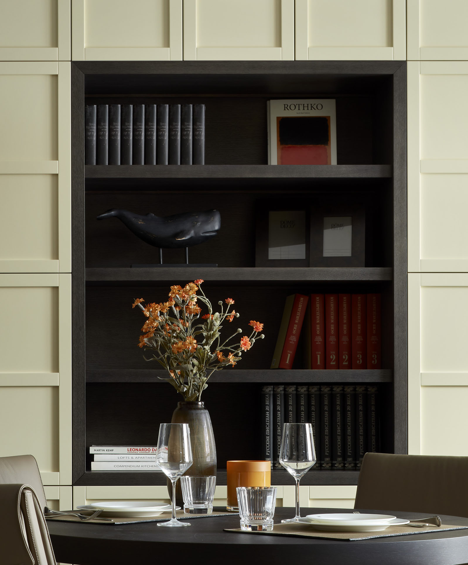 Фото интерьера, Гостиная площадью 30 кв.м. Проект Гостиная - Квартира в ЖК Барин Хаус, Автор проекта: Архитекторы Павел Бурмакин