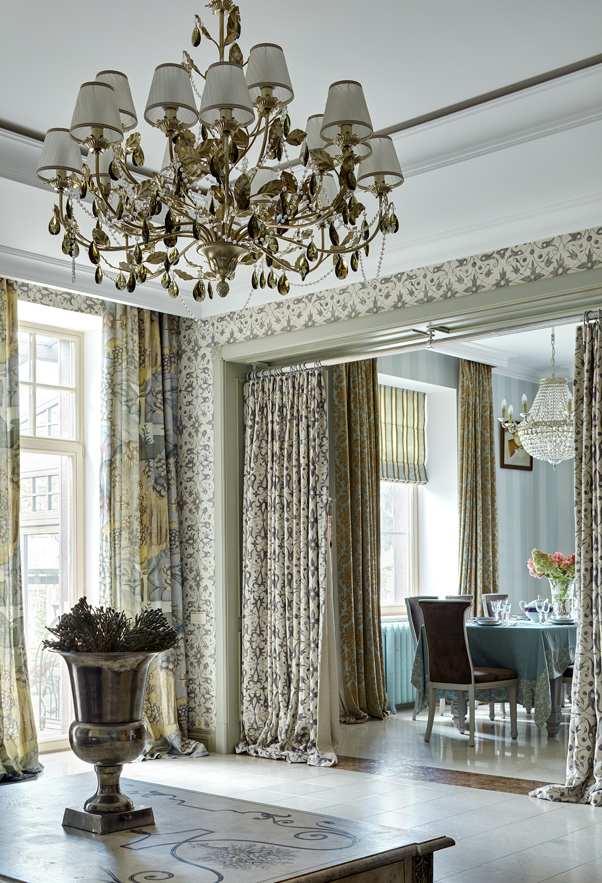 Фото интерьера, Гостиная площадью 40 кв.м. в стиле Классическая. Проект Дом в поселке Поведники - Дом в поселке Поведники, Автор проекта: Дизайнеры Анна Разумеева-Смирнова