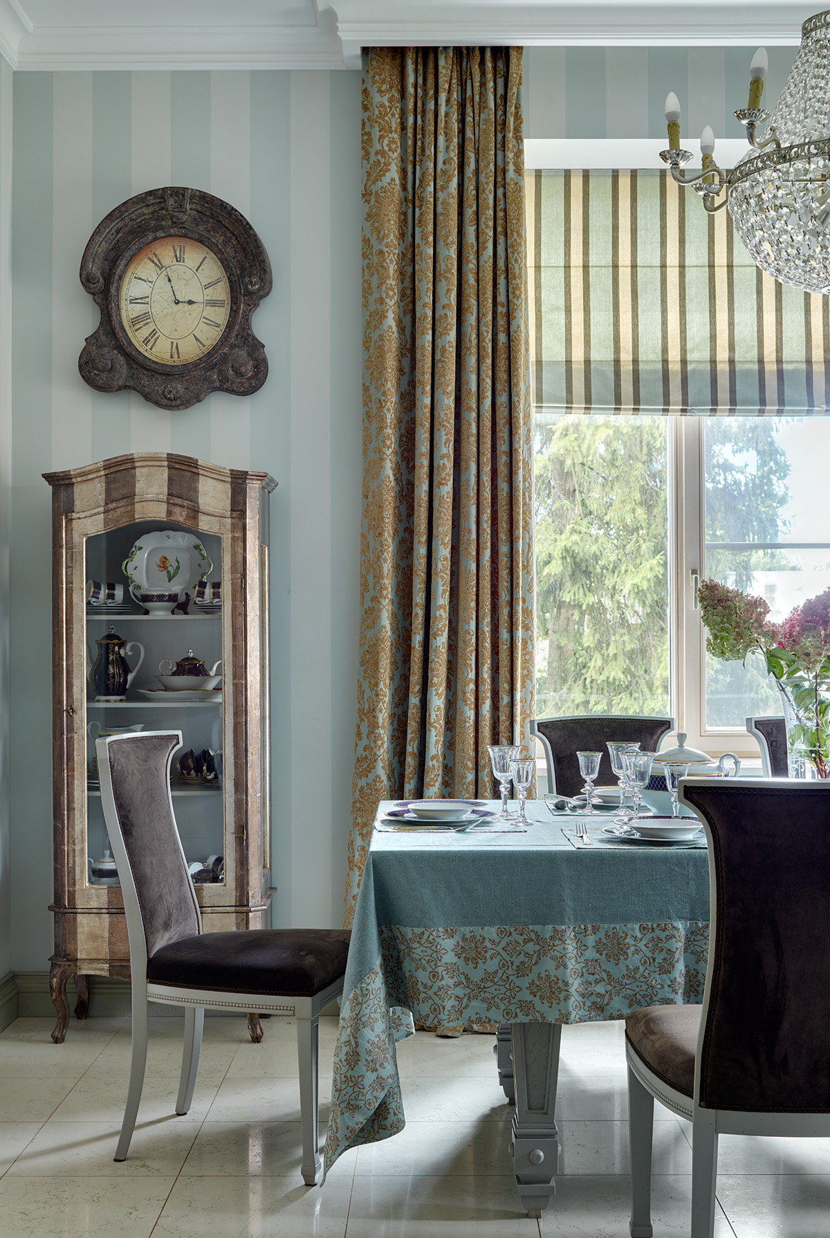 Фото интерьера, Столовая площадью 30 кв.м. в стиле Классическая. Проект Дом в поселке Поведники - Дом в поселке Поведники, Автор проекта: Дизайнеры Анна Разумеева-Смирнова