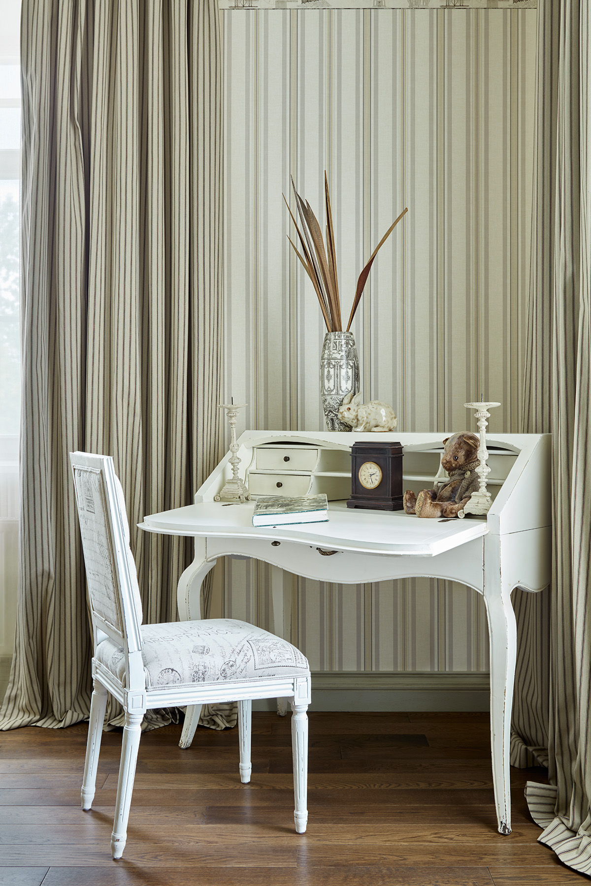 Фото в интерьере, Бюро, Дом в Поведниках - Дом в поселке Поведники, Автор проекта: Дизайнеры Анна Разумеева-Смирнова