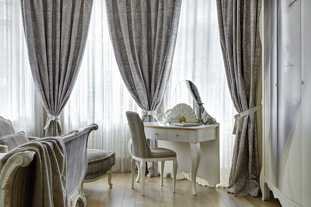 Фото интерьера, Спальня площадью 25 кв.м. в стиле Классическая. Проект Дом в поселке Поведники - Дом в поселке Поведники, Автор проекта: Дизайнеры Анна Разумеева-Смирнова