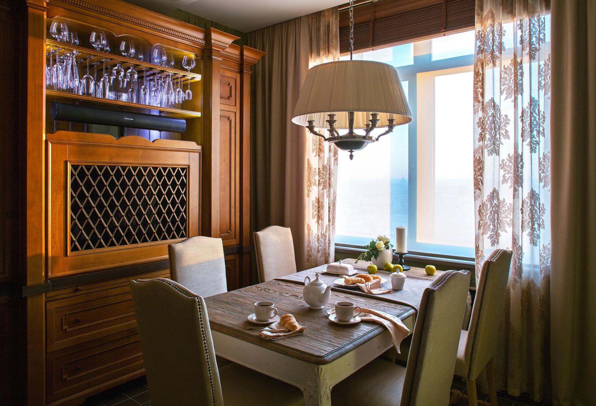 Фото интерьера, Столовая Проект 18.04.2019/767028 - Квартира 170 кв.м в классическом стиле, Автор проекта: Архитекторы Петр Козейкин