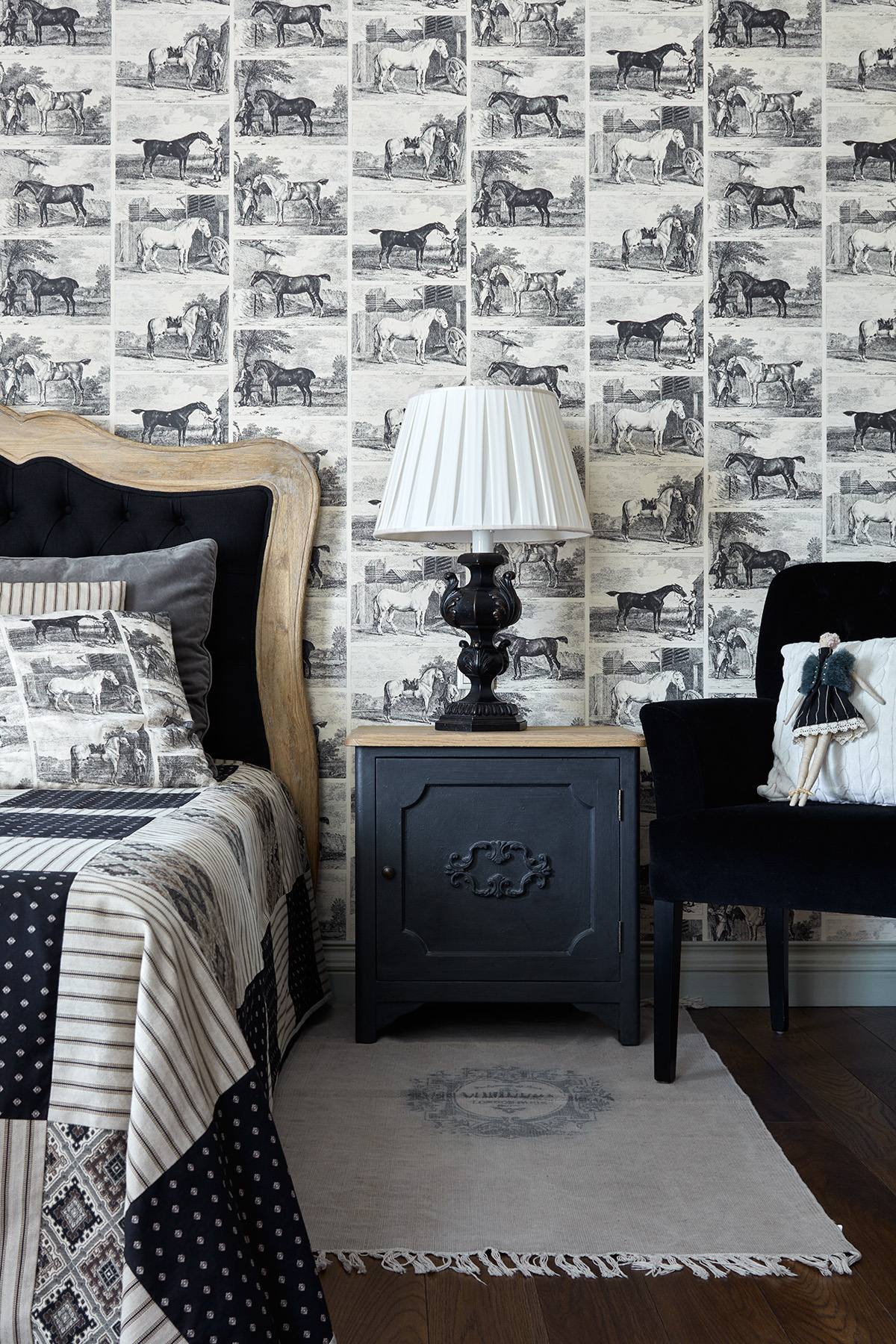 Фото интерьера, Черная спальня площадью 22 кв.м. в стиле Классическая. Проект Дом в поселке Поведники - Дом в поселке Поведники, Автор проекта: Дизайнеры Анна Разумеева-Смирнова