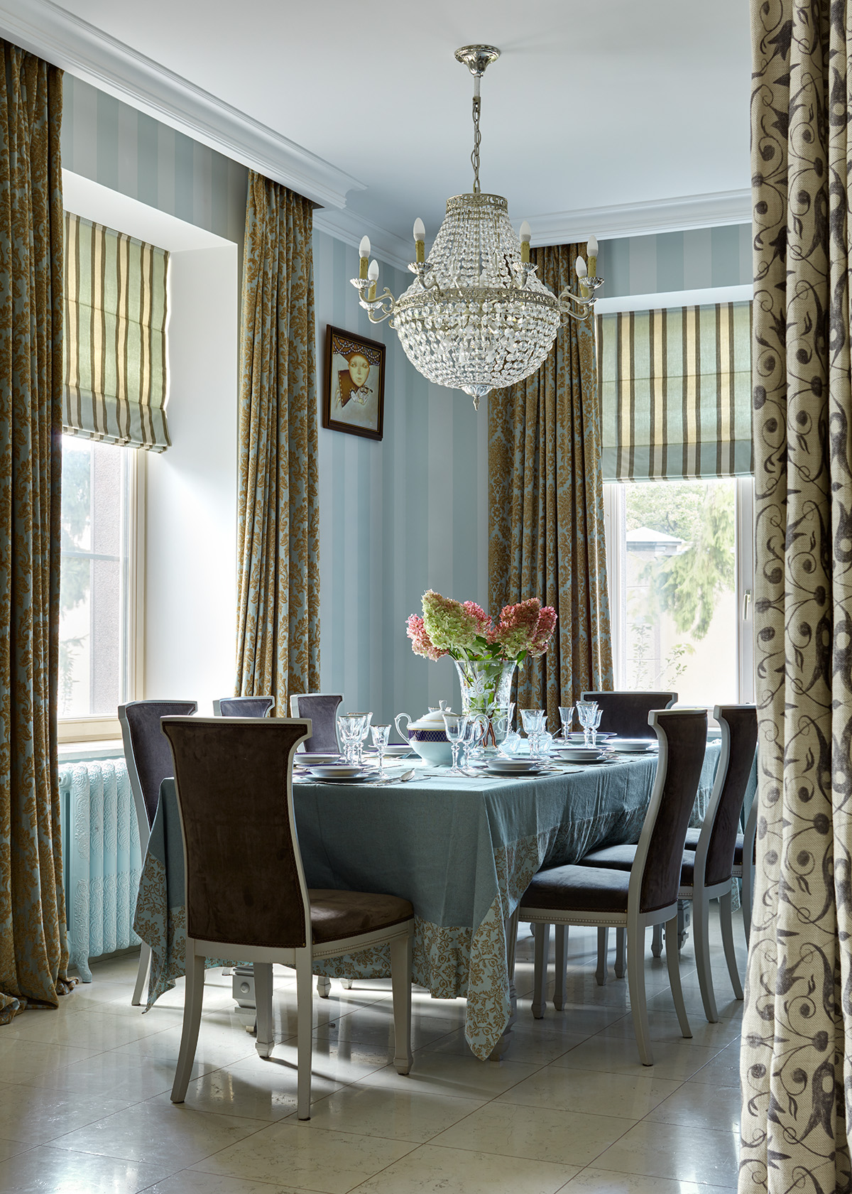 Фото интерьера, Столовая площадью 30 кв.м. в стиле Классическая. Проект Дом в поселке Поведники - Дом в поселке Поведники, Автор проекта: Дизайнеры Анна Разумеева-Смирнова