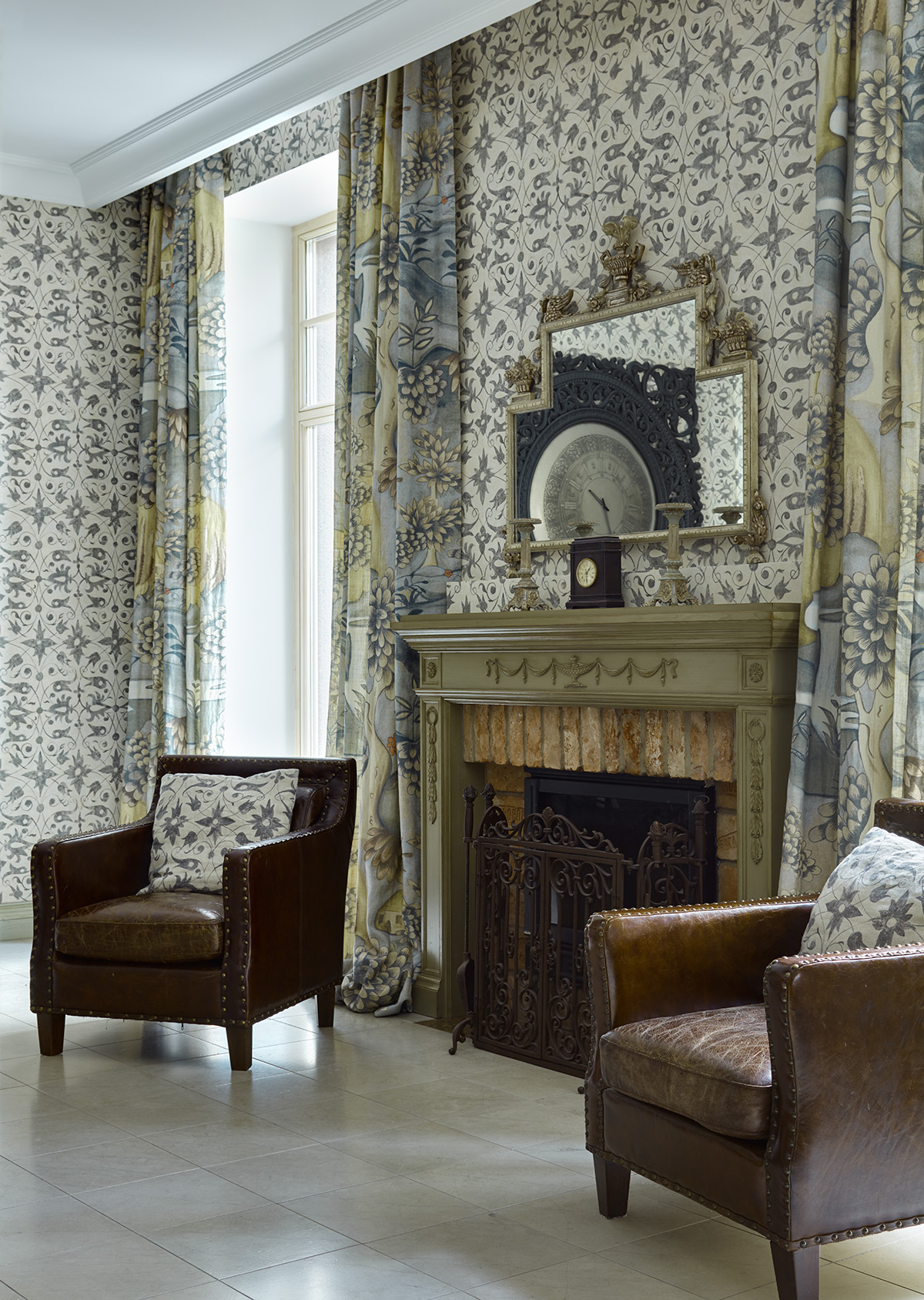 Фото интерьера, Гостиная площадью 40 кв.м. в стиле Классическая. Проект Дом в поселке Поведники - Дом в поселке Поведники, Автор проекта: Дизайнеры Анна Разумеева-Смирнова