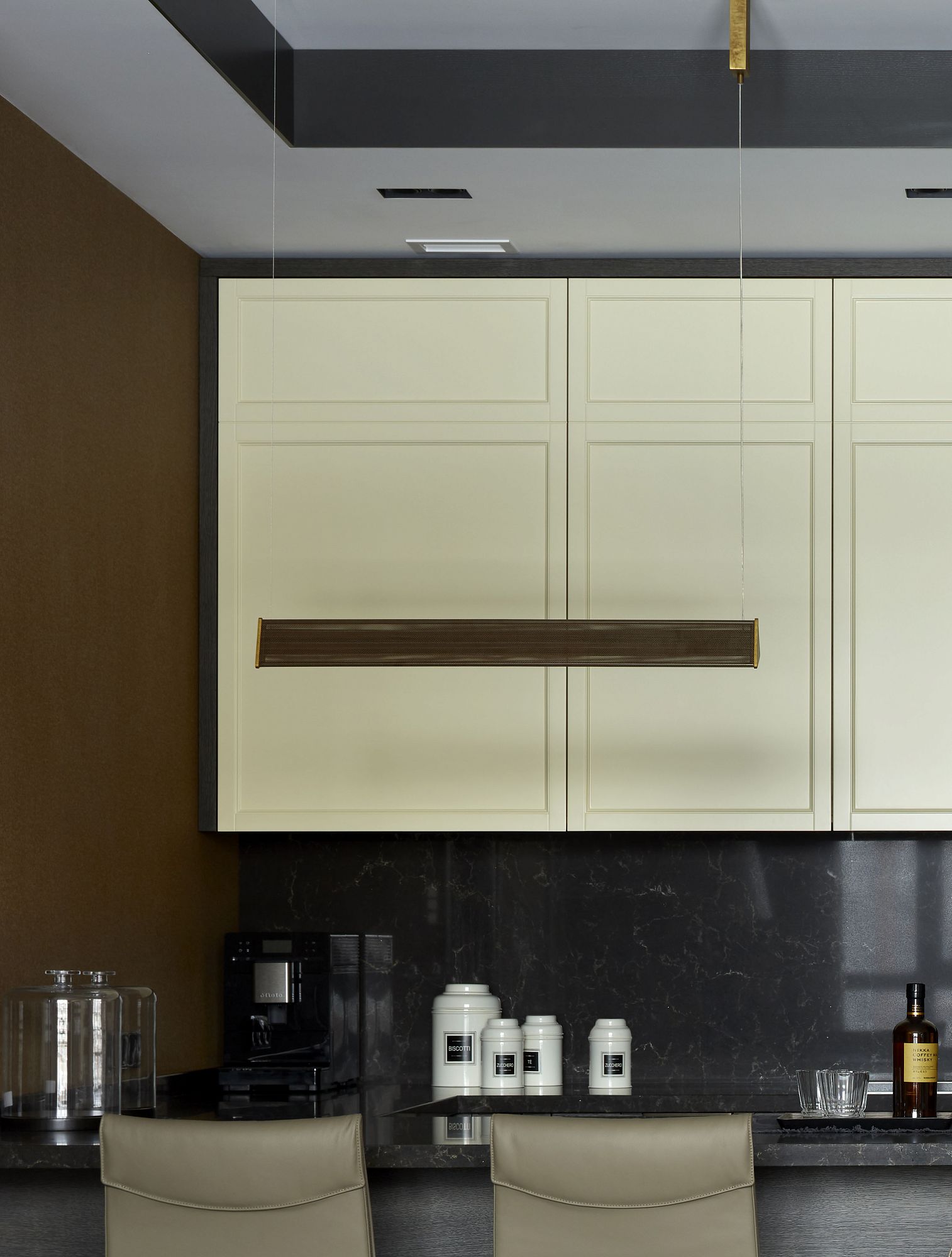 Фото интерьера, Кухня площадью 30 кв.м. Проект Кухня - Квартира в ЖК Барин Хаус, Автор проекта: Архитекторы Павел Бурмакин