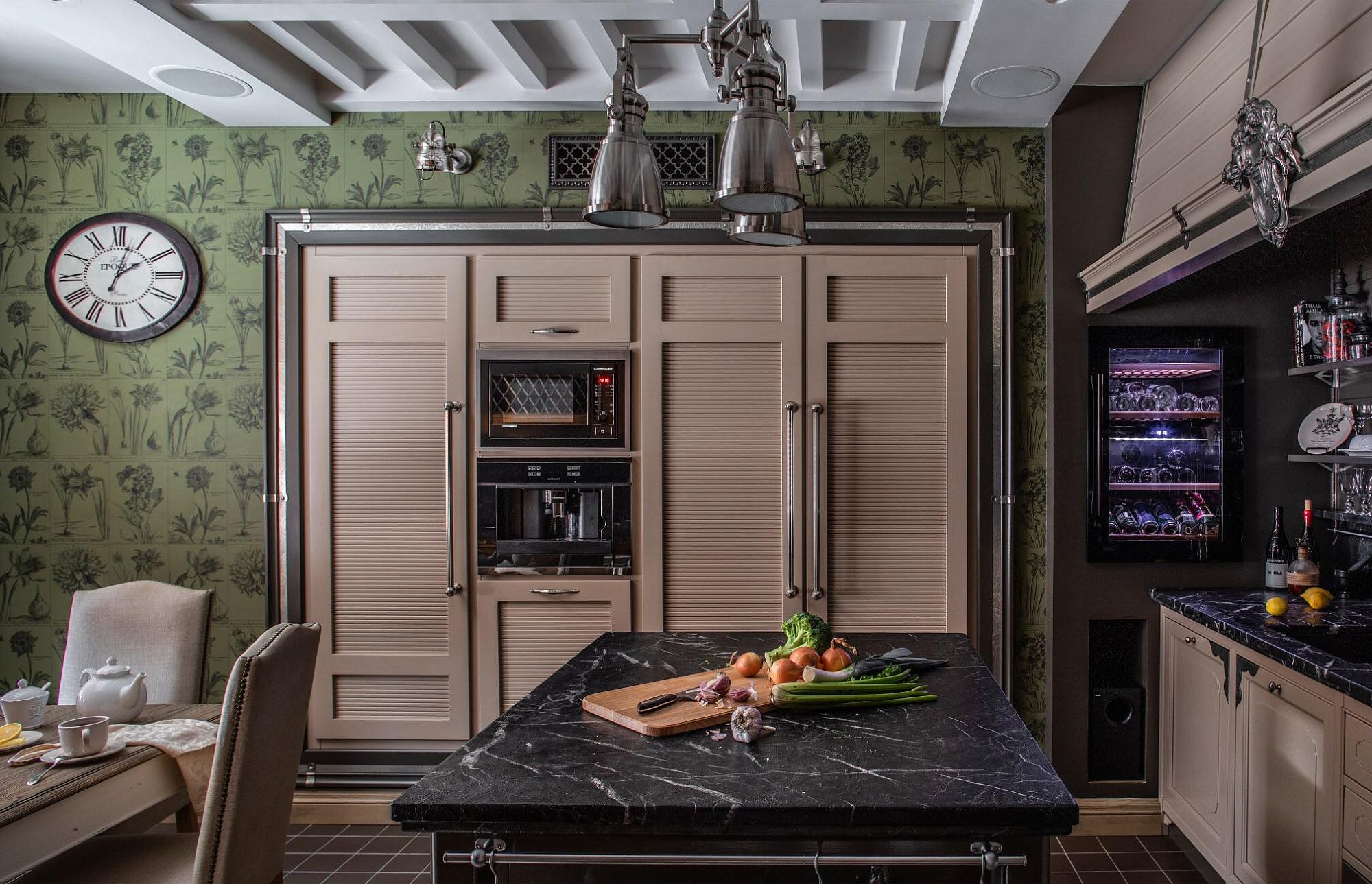 Фото интерьера, Кухня в стиле Классическая. Проект 18.04.2019/767073 - Квартира 170 кв.м в классическом стиле, Автор проекта: Архитекторы Петр Козейкин