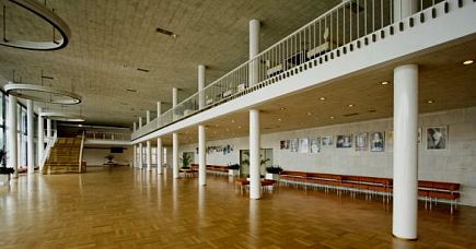 Фриз работы Аникушина.