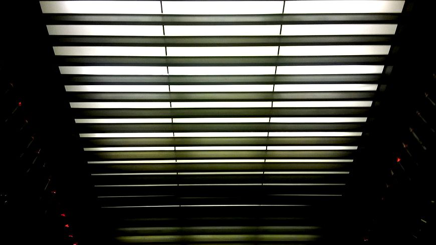 Фойе памятного зала. Бронза, светорассеивающий пластик.