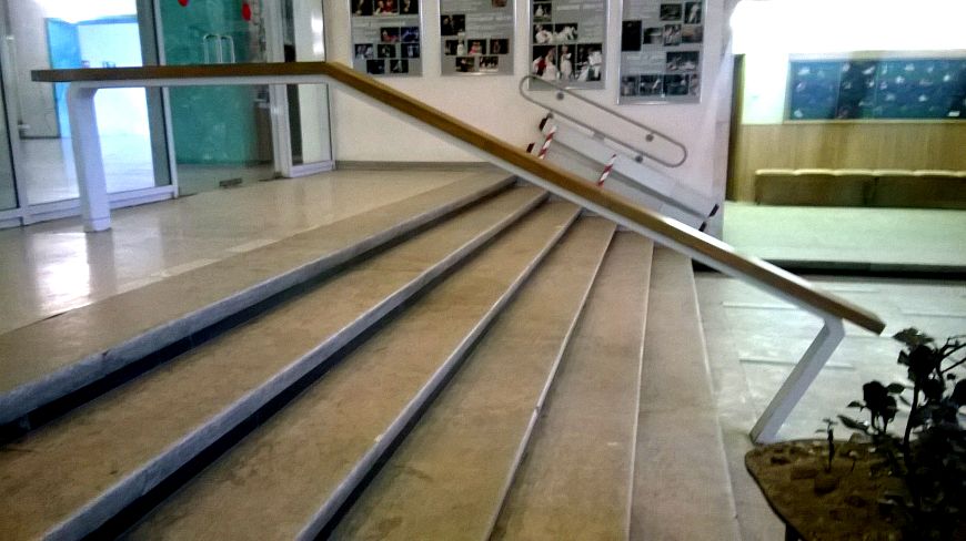 ТЮЗ. Поручень фойе. Март 2014г.