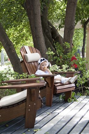 Садовое кресло Адирондак, массив ироко. Производство мастерской садовой мебели Handcrafted Adirondack Furniture, Москва